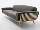 Sofa z drewnem